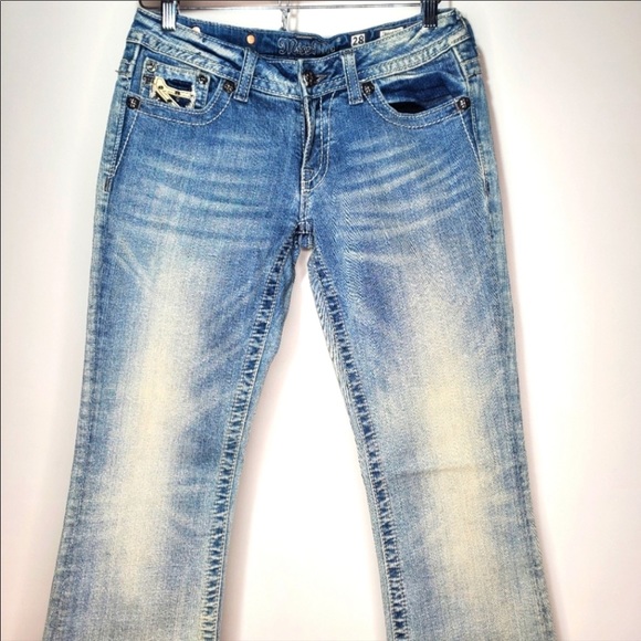 Light denim low waisted Miss Me Bootcut Jeans 
Size 28 Inseam 30 - Picture 3 of 7